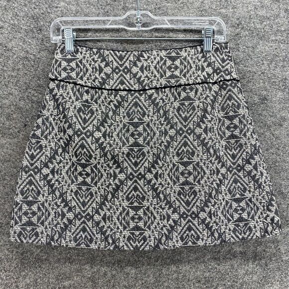 5/$45 H&M Skirt Women 6 White Geometric Wrap Short Lined Button Up Mid Rise - Picture 2 of 10